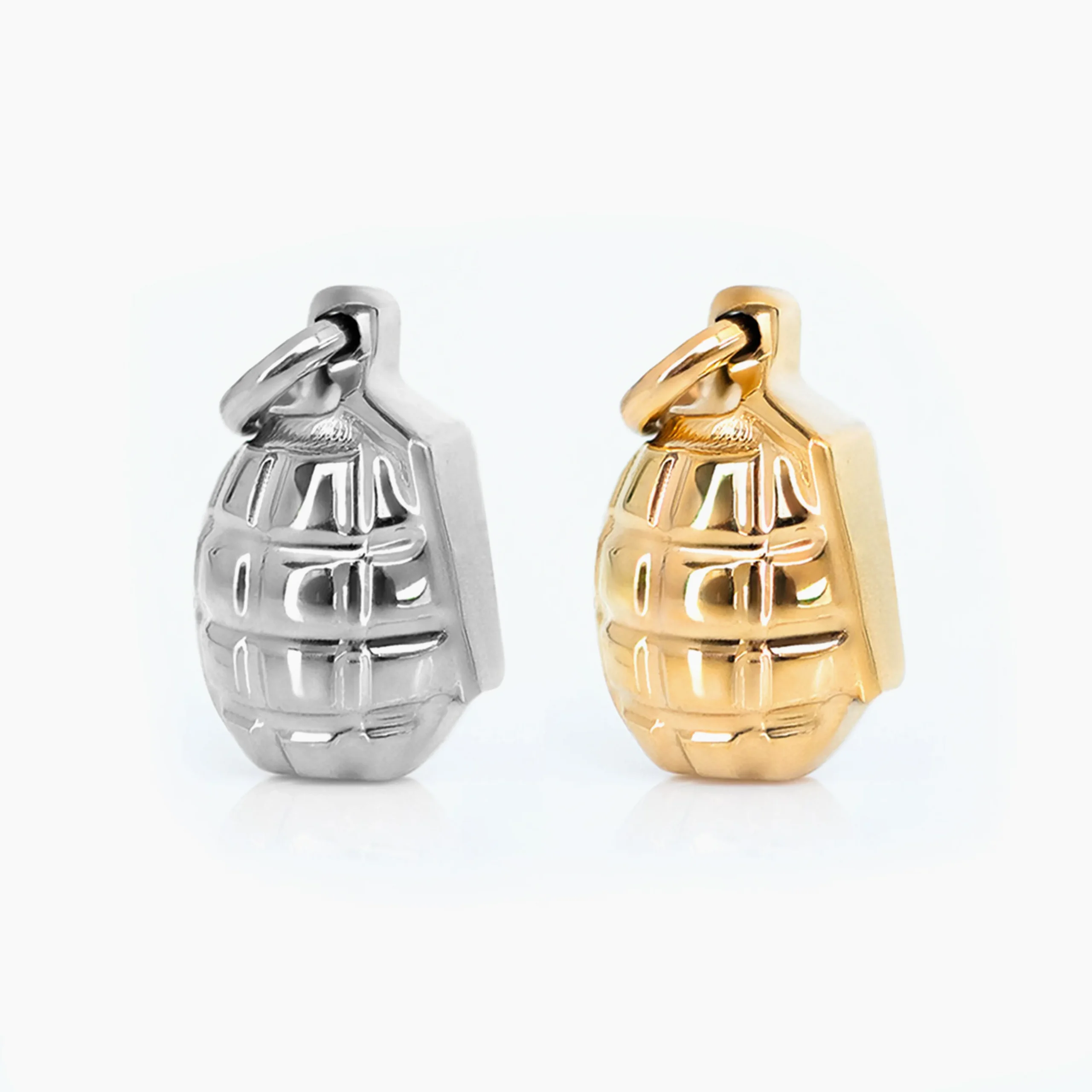 Titanový šperk s vnitřním závitem Grenade.
